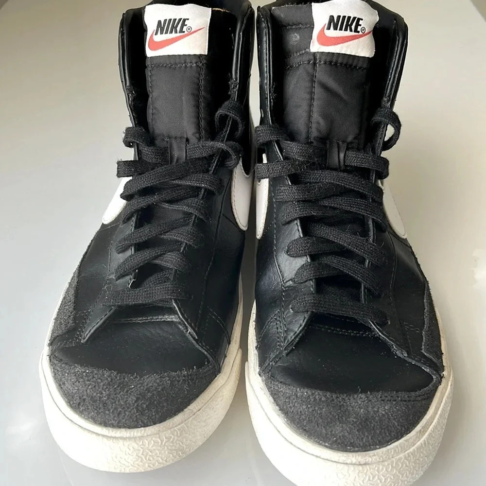 Nike Men’s Blazer Mid ‘ 77 Vintage High Tops Black and White